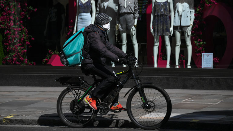 Έρευνα για τον κορωνοϊό προειδοποιεί ότι τα δύο μέτρα δεν επαρκούν για την προφύλαξη όσων αθλούνται
